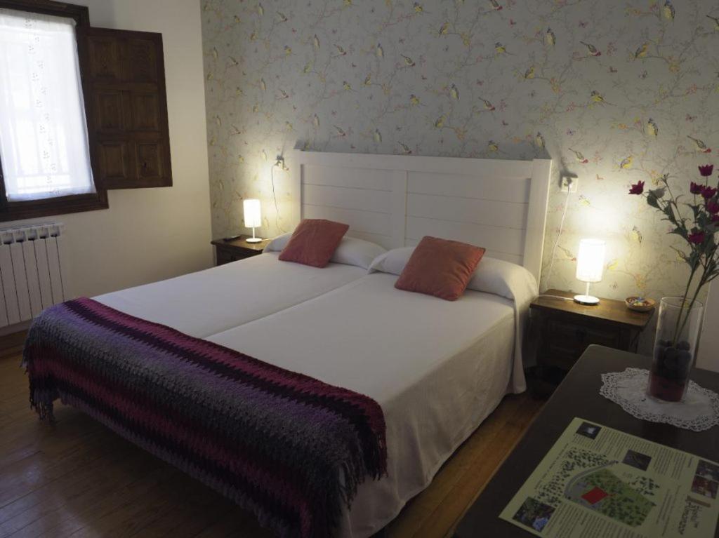 Hospedium Hostal Almanzor Navarredonda de Gredos Exterior photo