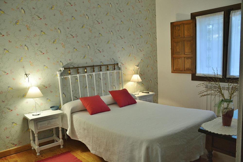 Hospedium Hostal Almanzor Navarredonda de Gredos Exterior photo