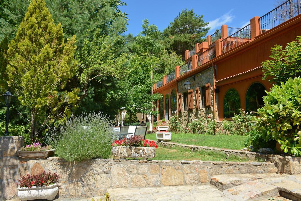 Hospedium Hostal Almanzor Navarredonda de Gredos Exterior photo
