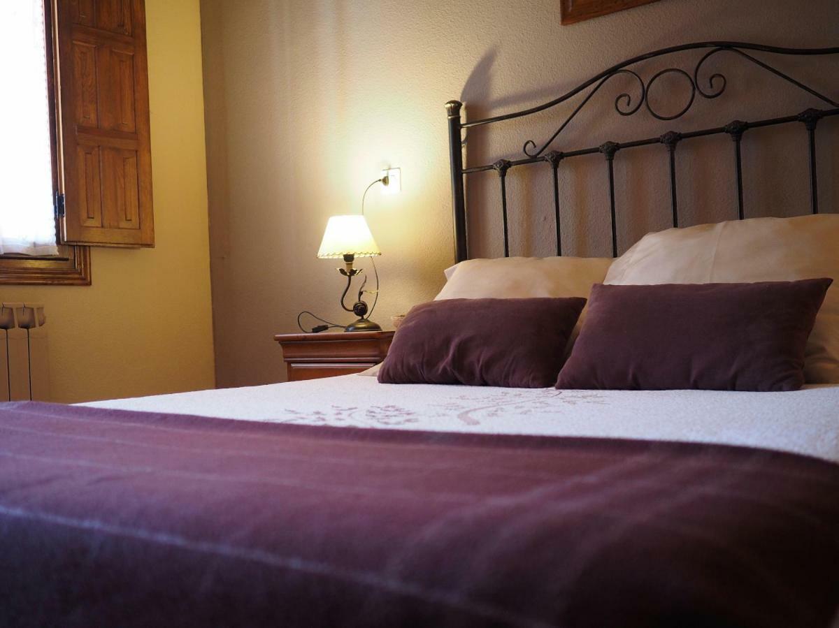 Hospedium Hostal Almanzor Navarredonda de Gredos Exterior photo